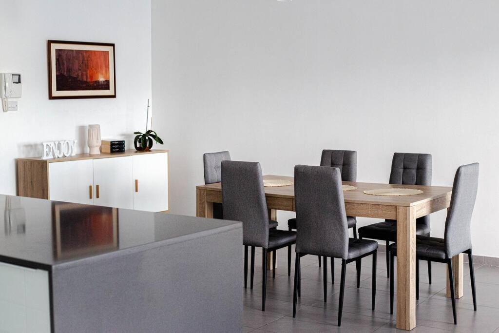 Saint Julian's Seafront Two Bedroom Apartment מראה חיצוני תמונה