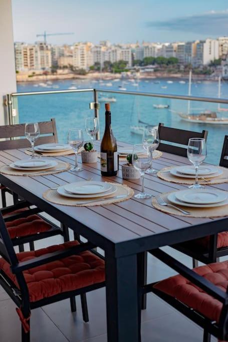 Saint Julian's Seafront Two Bedroom Apartment מראה חיצוני תמונה