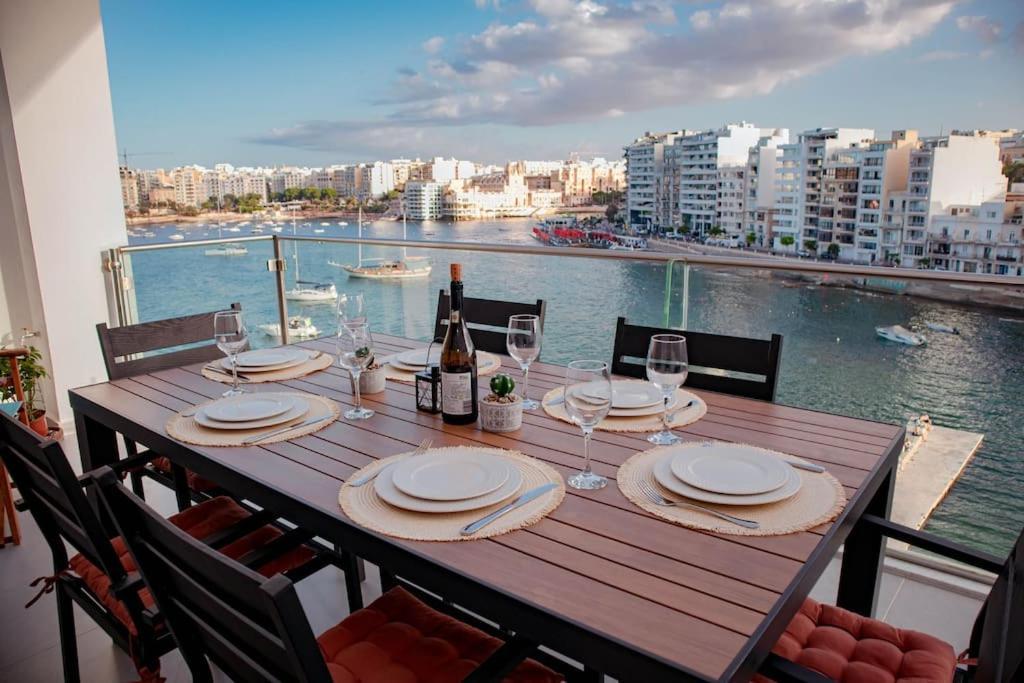 Saint Julian's Seafront Two Bedroom Apartment מראה חיצוני תמונה