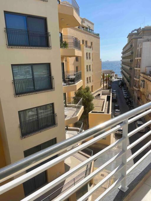 Saint Julian's Seafront Two Bedroom Apartment מראה חיצוני תמונה